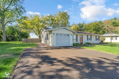 1603 Rickey Dr, Joliet, IL 60433 - photo 3