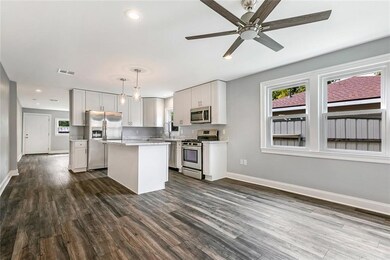 EAT AT YOUR ISLAND OR THE DINING ROOM!
