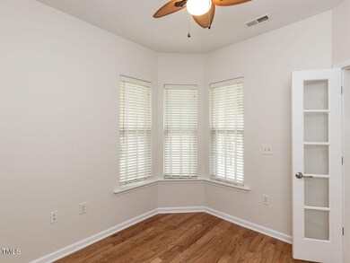 005-1280x960-office-or-bedroom