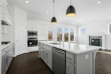 1524 SW Georgetown Dr, Lee's Summit, MO 64082 - photo 4