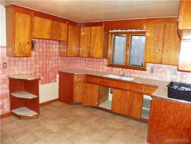 2216 Falls St, Niagara Falls, NY 14303 - photo 2