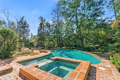 The wide views of nature from the hot tub and Infi