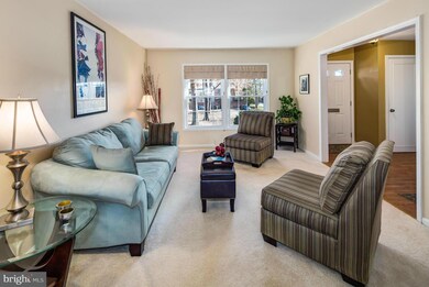 8420 Grenoble Ct, Springfield, VA 22152 - photo 5