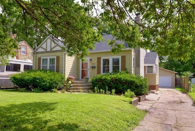 2501 44th St, Des Moines, IA 50310 - photo 2