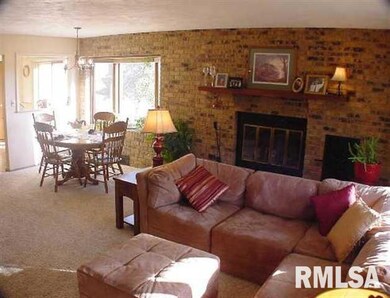 1817 W 36th St, Davenport, IA 52806 - photo 4