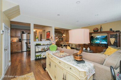 51 Village Ln unit A, Staten Island, NY 10312 - photo 5