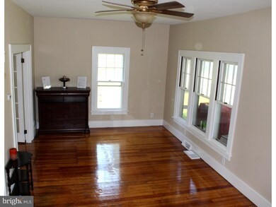634 Hampton Ave, Southampton, PA 18966 - photo 5