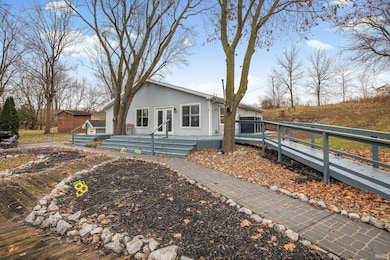 200 N Mohee Dr, Hartford City, IN 47348 - photo 2