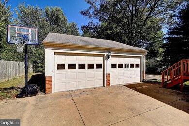 10702 Ames St, Fairfax, VA 22032 - photo 3
