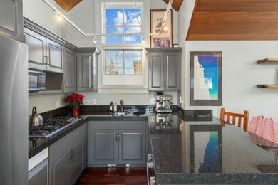 Liftside D - Kitchen