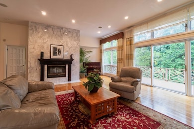 1110 W Roxbury Pkwy, Chestnut Hill, MA 02467 - photo 5