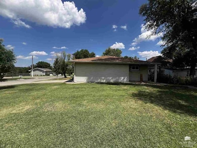 421 N Broadway Ave, Beloit, KS 67420 - photo 3