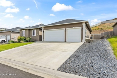 1504 W Naches Ave, Selah, WA 98942 - photo 3