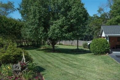 813 Valley St, Statesville, NC 28677 - photo 2