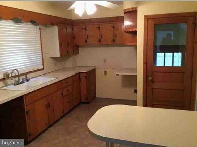 35 S Hollywood Blvd, Hazleton, PA 18202 - photo 5