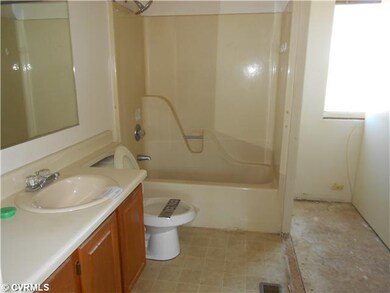 Interior Space/Layout - Bath adjoins the master be