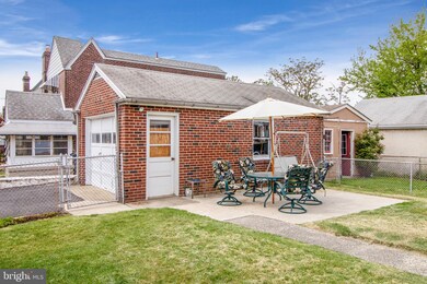 1242 E 13th St, Crum Lynne, PA 19022 - photo 4