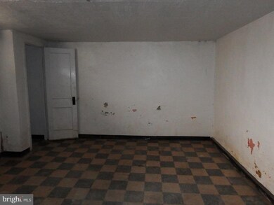 6854 Radbourne Rd, Upper Darby, PA 19082 - photo 5