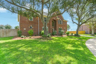 2010 Pebble Ln, Friendswood, TX 77546 - photo 2