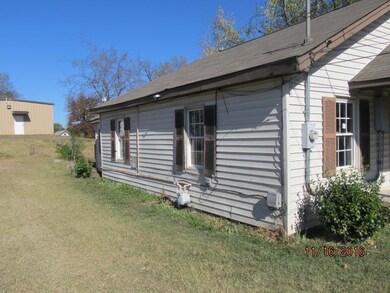 504 Hill St, Shelbyville, TN 37160 - photo 3