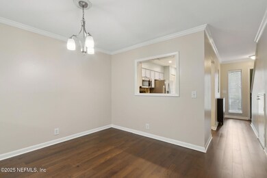 Dining room to entrance