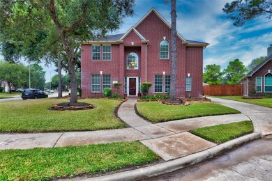 Close to all major shopping and entertainment