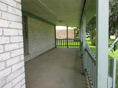 3722 Cambridge St, Alvin, TX 77511 - photo 4