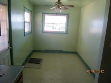 863 Chestershire Rd, Columbus, OH 43204 - photo 7