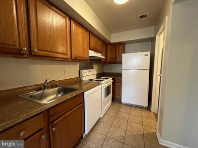 9641 Hagel Cir, Lorton, VA 22079 - photo 3