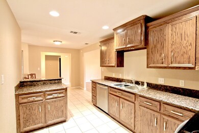 2321 Hedgerose Ln, Bay City, TX 77414 - photo 4