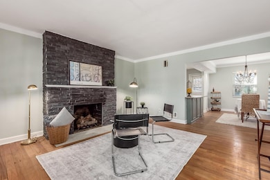 Spacious living room