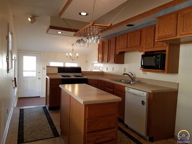 2040 SW Randolph Ave, Topeka, KS 66604 - photo 6