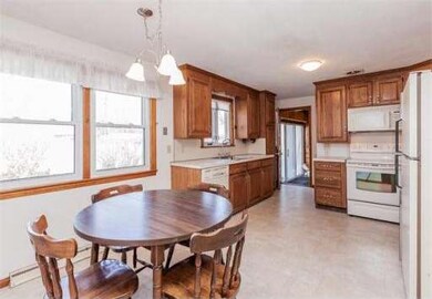 237 Carver St, Springfield, MA 01108 - photo 7