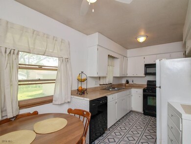 827 E 24th St, Des Moines, IA 50317 - photo 5