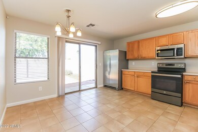 005-photo-dining-room-11810462