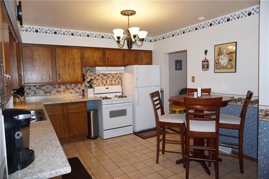 This spacious eat in kitchen offers a abundance of