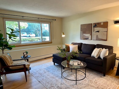 4 Hallmark Gardens unit 2, Burlington, MA 01803 - photo 5