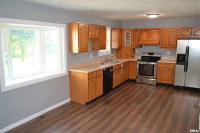 1391 Merritt Rd, Jacksonville, IL 62650 - photo 6