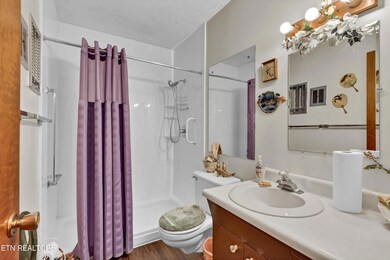 13-3104 N Broadway-13