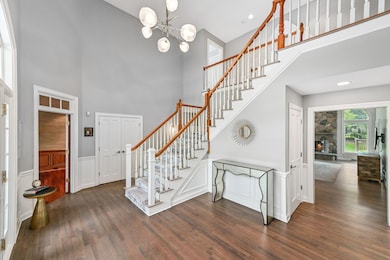 Gracious 2-story Foyer