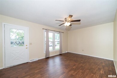 2228 Valley Dr, Davenport, IA 52806 - photo 4