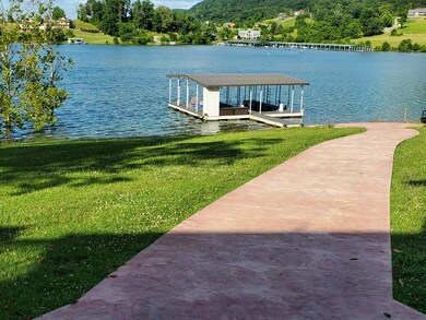 Path to dock