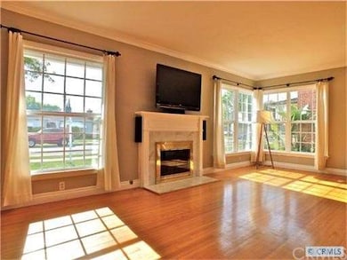 Gas and wood burning fireplace in the living room
