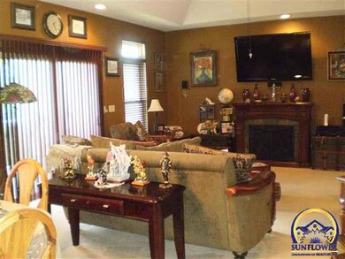 3408 SW Shunga View Ct, Topeka, KS 66610 - photo 2