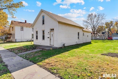 2011 W 2nd St, Davenport, IA 52802 - photo 3