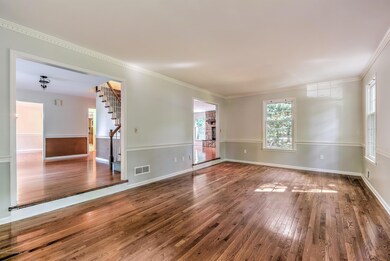005_LIVING ROOM