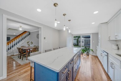 56 Cliff Ln, Levittown, NY 11756 - photo 7