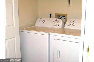 13117 Plotner Farm Rd, Herndon, VA 20171 - photo 2