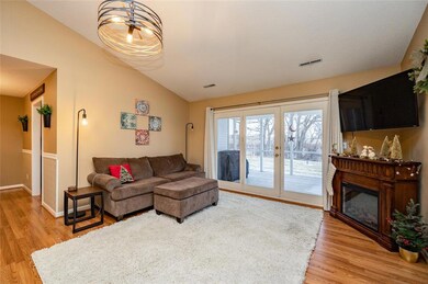 2830 Towne House Dr NE unit C, Cedar Rapids, IA 52402 - photo 4