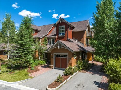 Minimal distance from driveway to front door for g